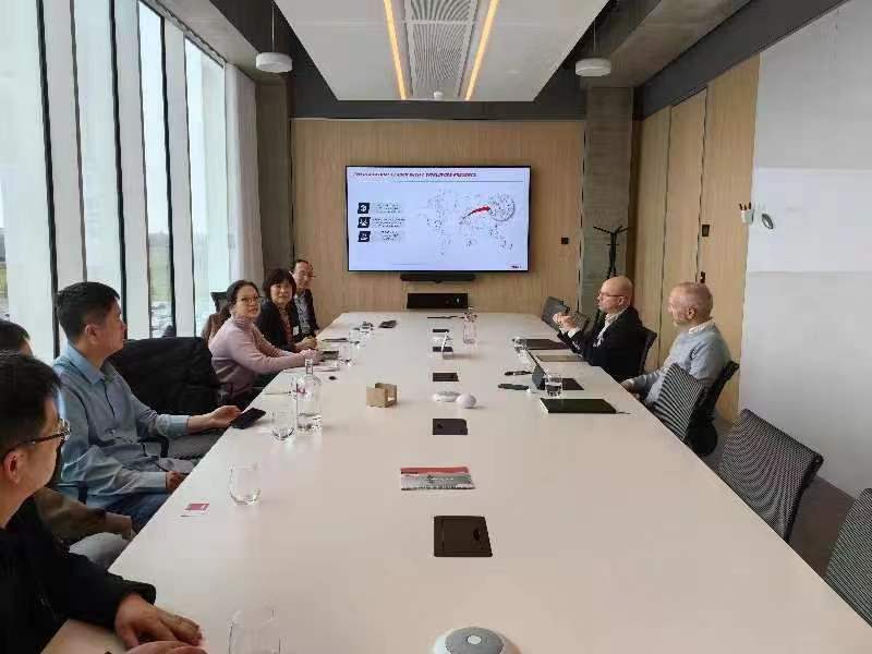 中国工程机械工业协会工业车辆分会张洁秘书长一行赴德观展 LogiMAT 2024，并到访 918博天堂 集团参观互换